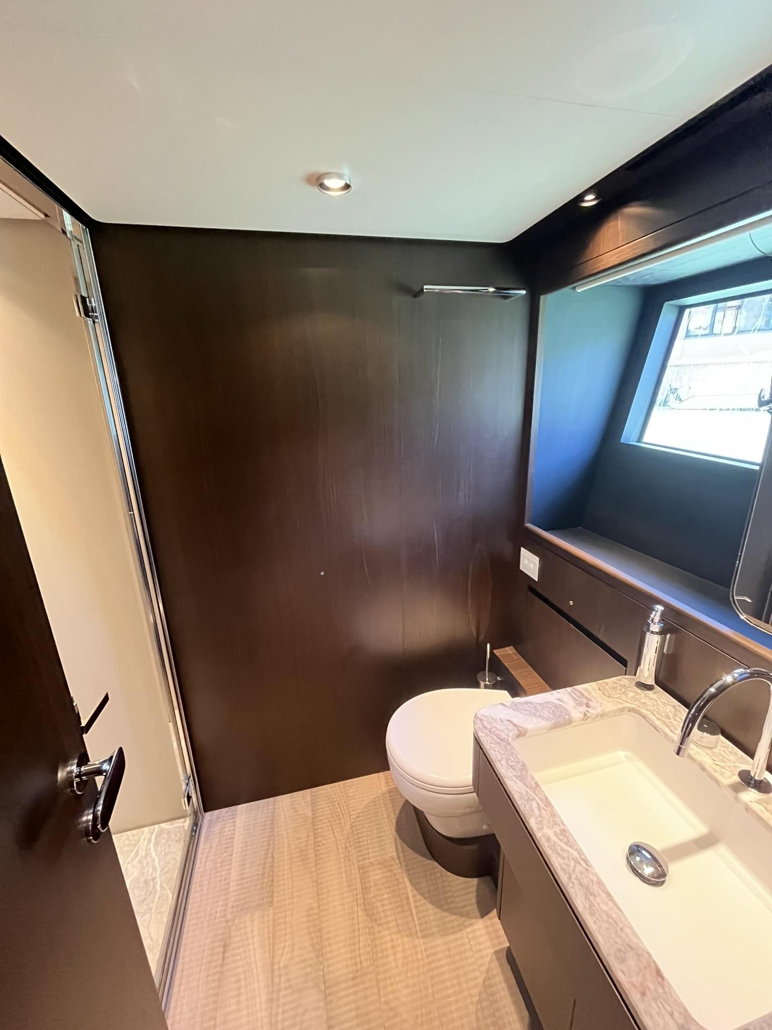 2025 FERRETTI YACHTS 860 